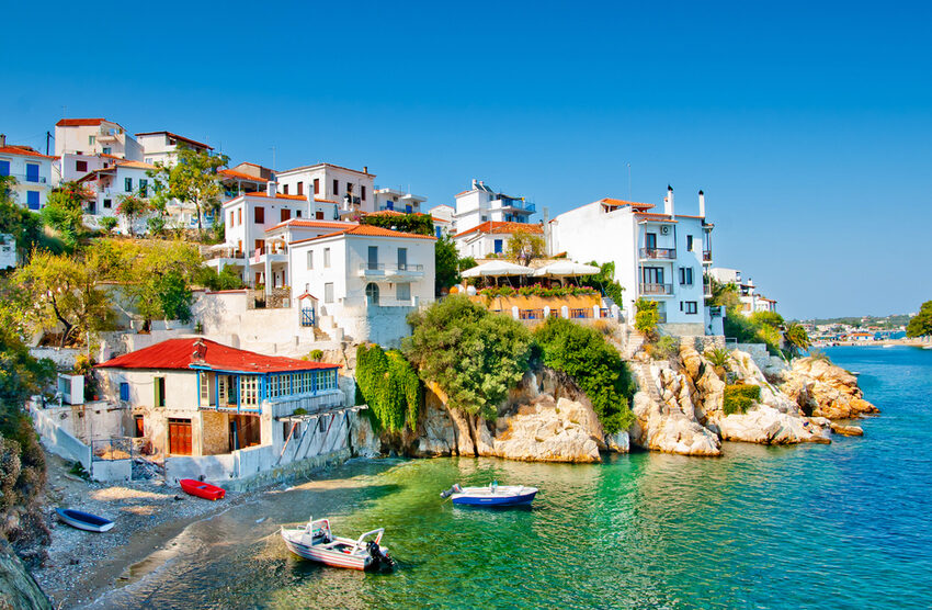  Should I buy a villa in Greece?