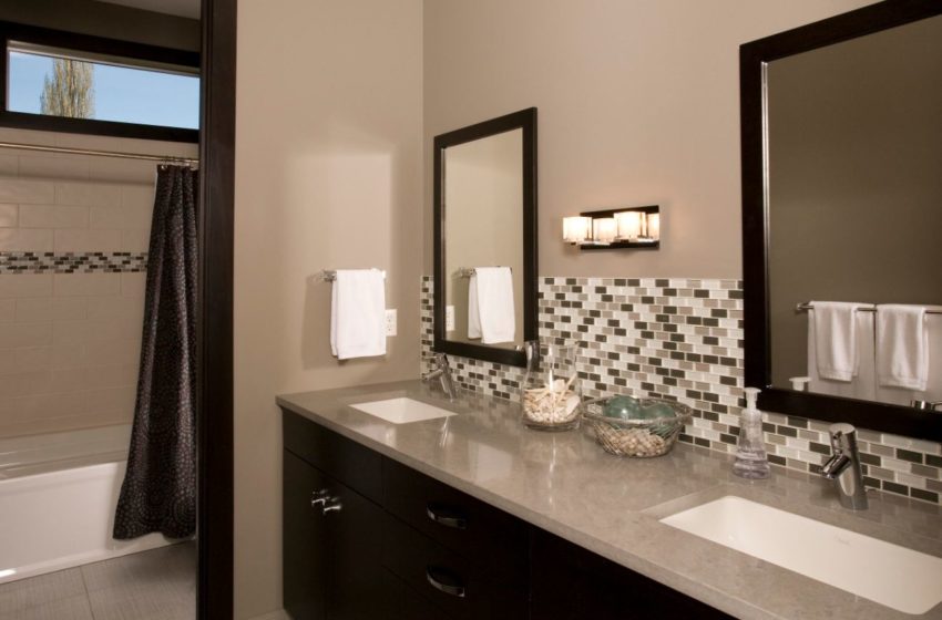 Does your bathroom need vanity backsplash?
