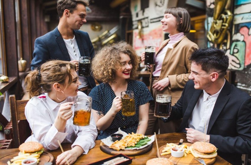  Staying in the City: Apartment Residence Benefits with Easy Access to Lau Pa Sat