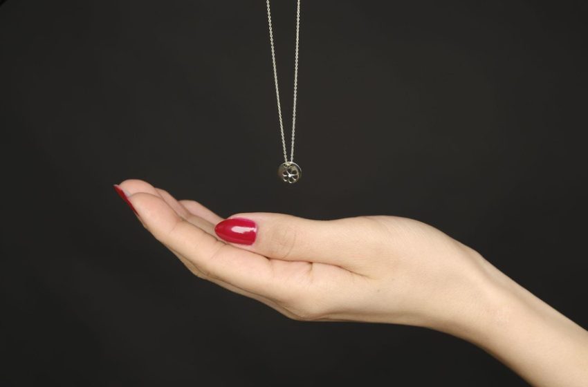  Your Guide to Jewellery for Ashes and Modern Wakes for Meaningful Memorials